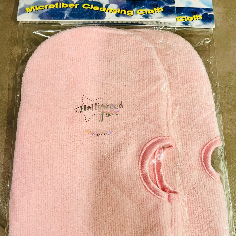 NEW Hollywood Face Makeup Eraser Microfiber (2) Cleansing Cloths Hand Mitts